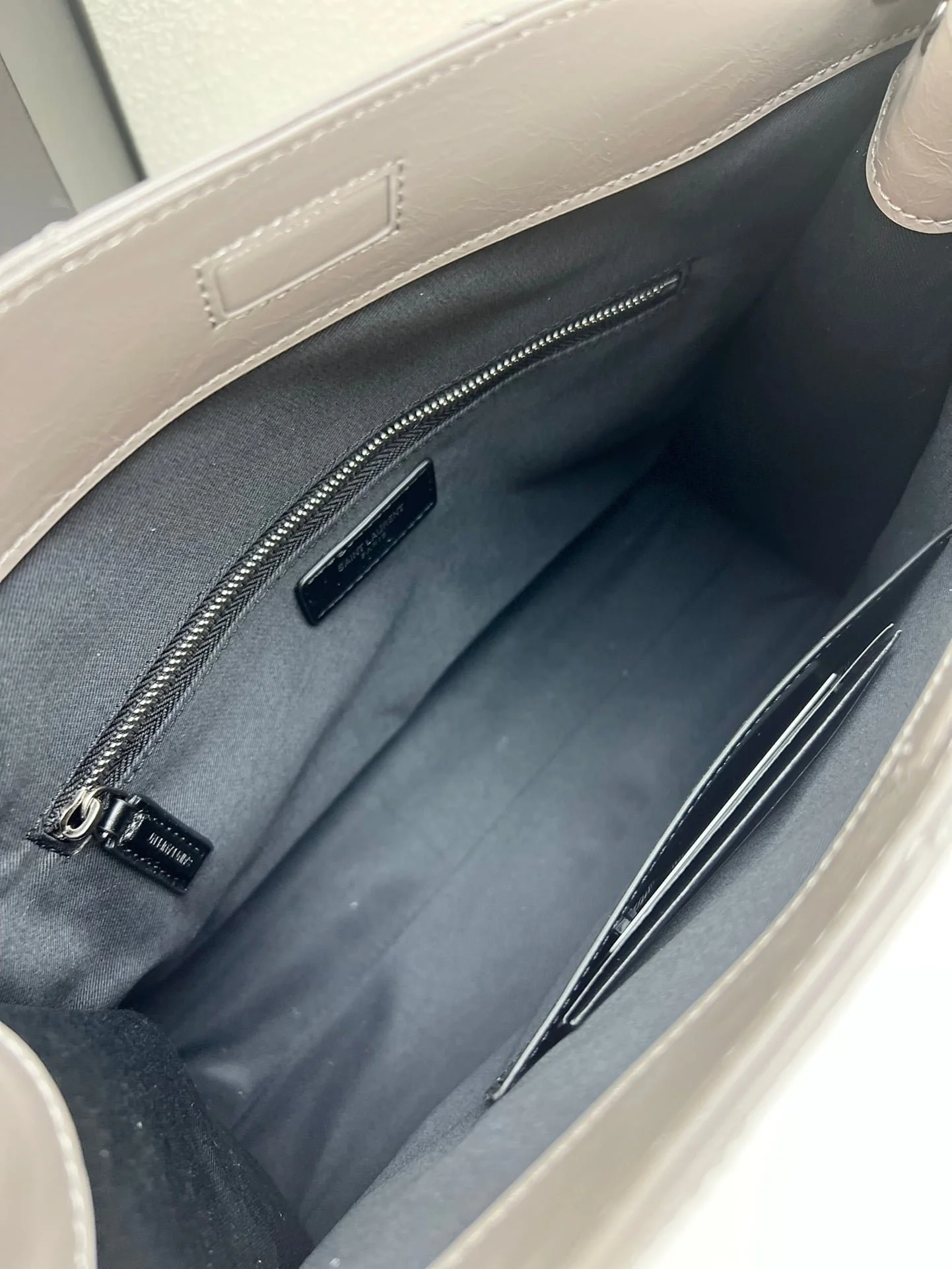 YSL NIKI Wrinkled retro oil wax skin Shoulder and backbody tote bag grey 577999 size: 33*27*11.5 cm - LITELUX