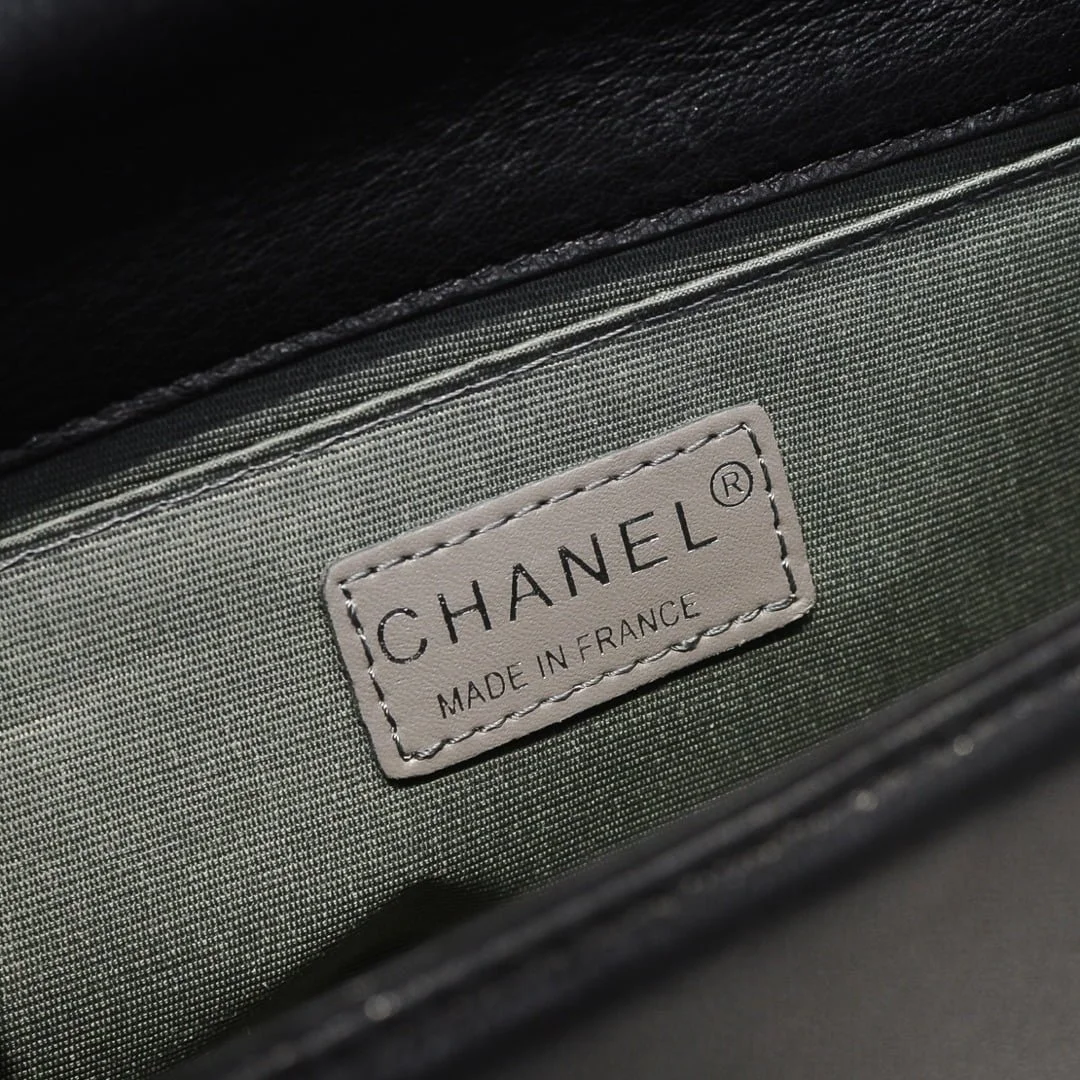 Chanel Lamb skin chain crossbody bag with sliver hardware size: 25*15*9cm - LITELUX