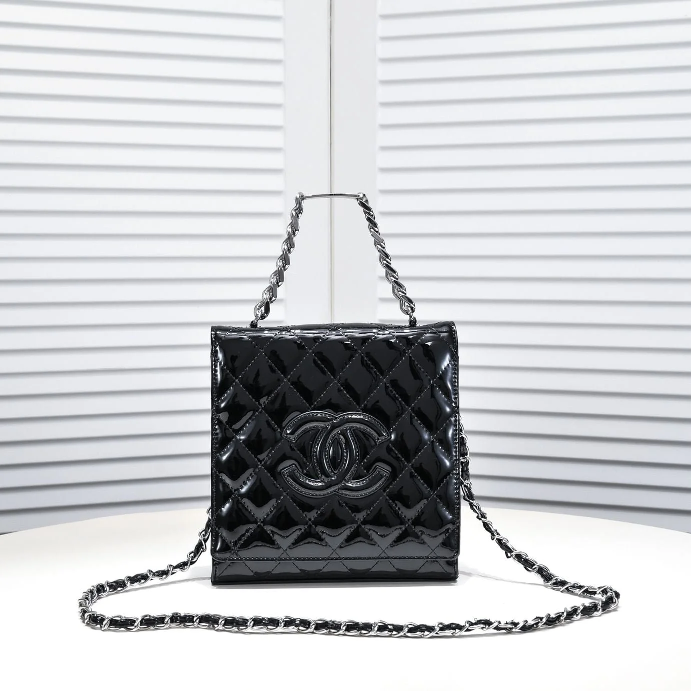 Chanel small fragrant wind Ringer chain small square bag first layer oil wax 3081 size: 20*21cm - LITELUX