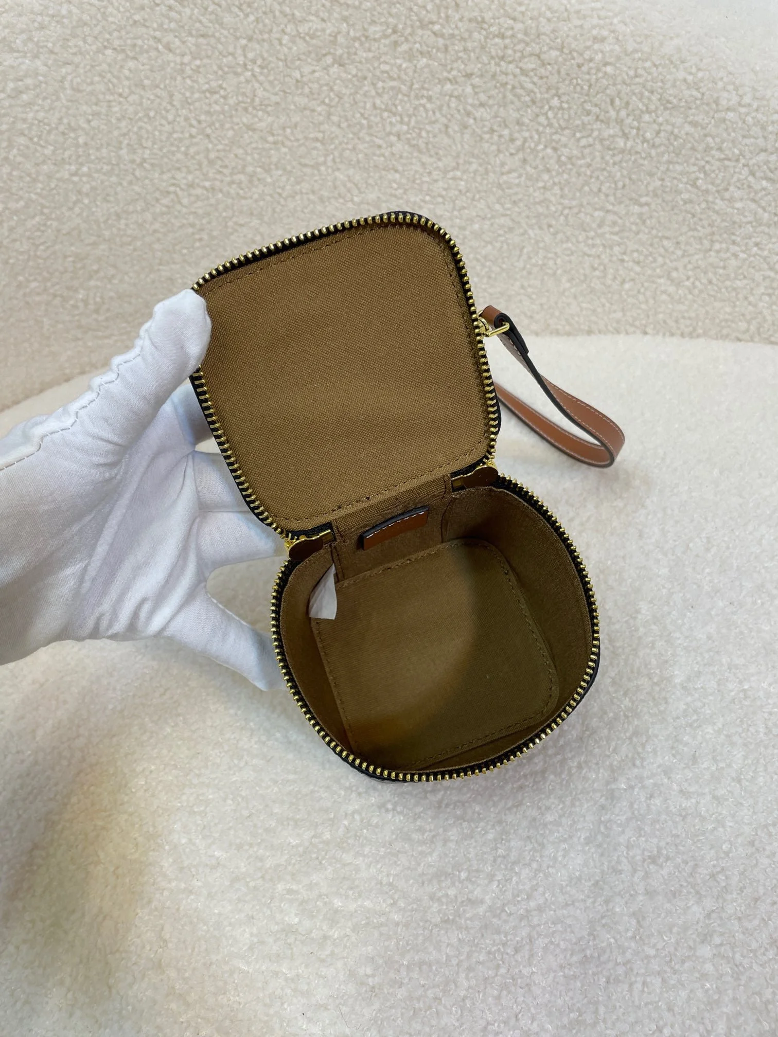 CELINE 23s Spring/Summer – Mini smooth leather makeup case Presbyopia pattern 8080 Size: 9.5* 8* 9cm - LITELUX