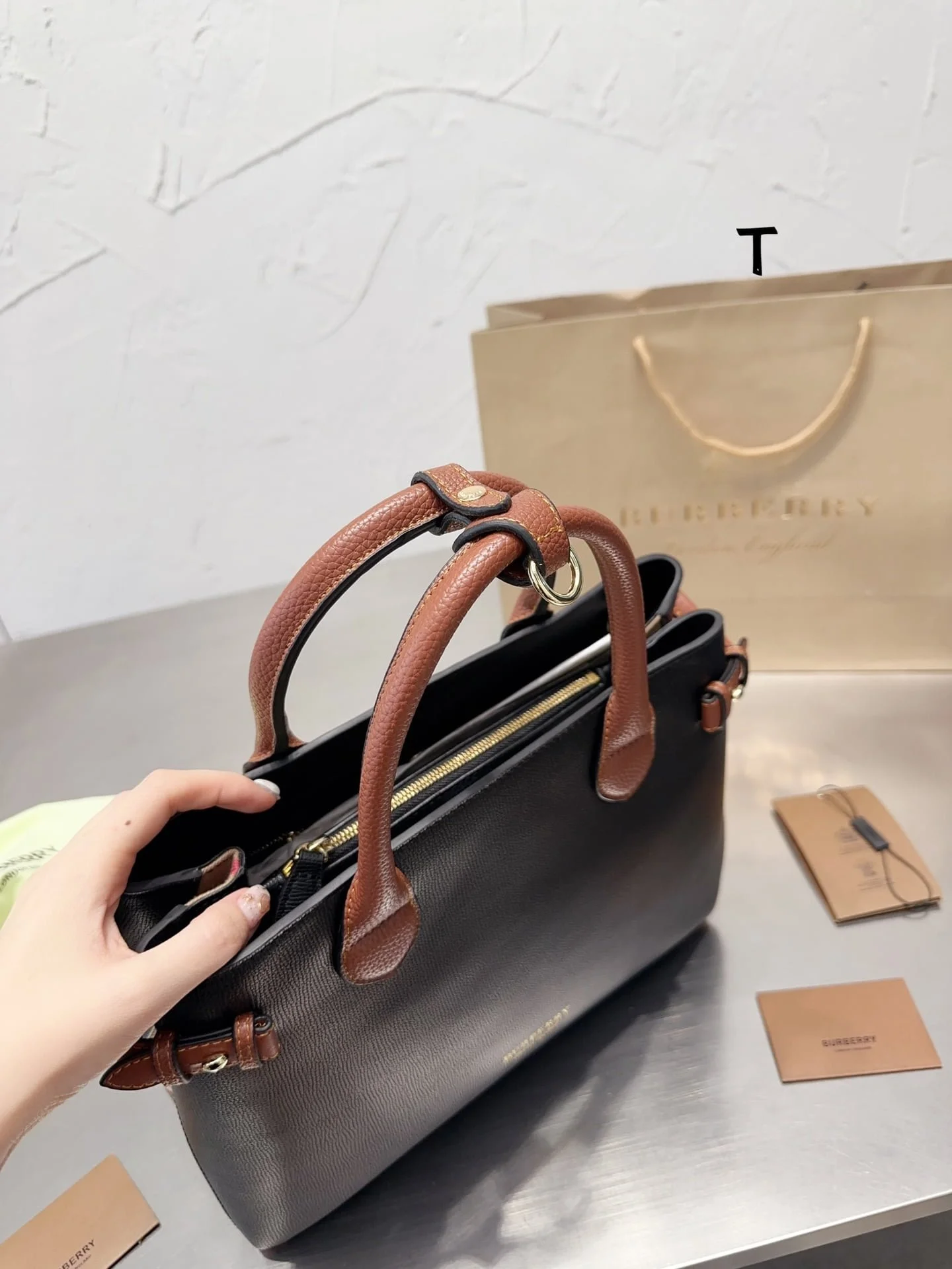 Burberry Tote handbag size:  33 26cm - LITELUX