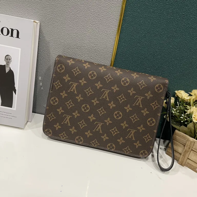Louis Vuitton bag - HAUTEWATCH