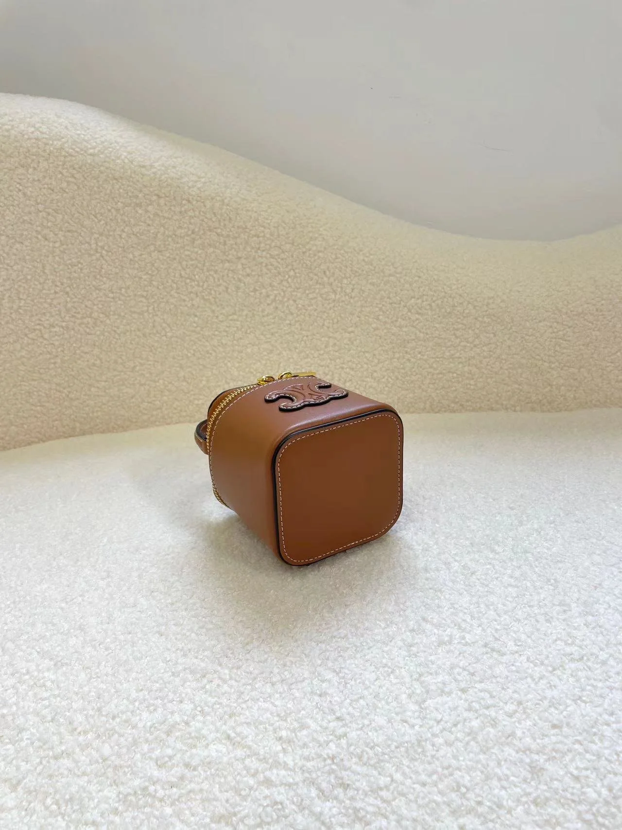 Celine celin-e23s Spring/Summer – Mini smooth leather makeup case - LITELUX