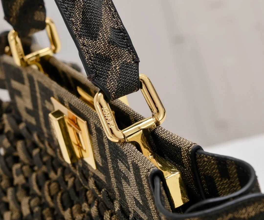 FENDI peekaboo knit Classic handbag 0363 Size: 23*7*18cm - LITELUX