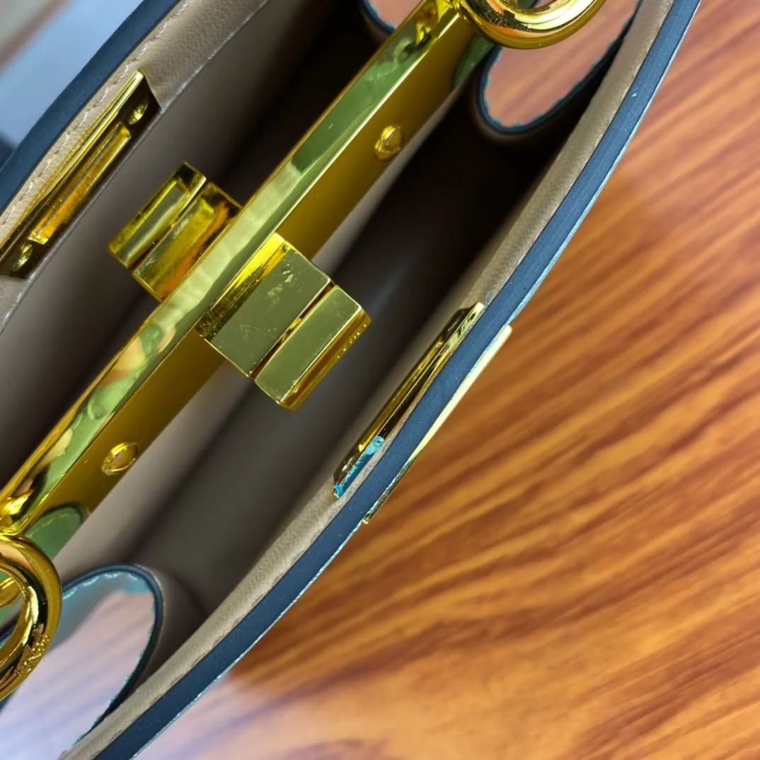 FENDI PeekaboolseeuPetite  0778  size: 20*15.5*11CM - LITELUX