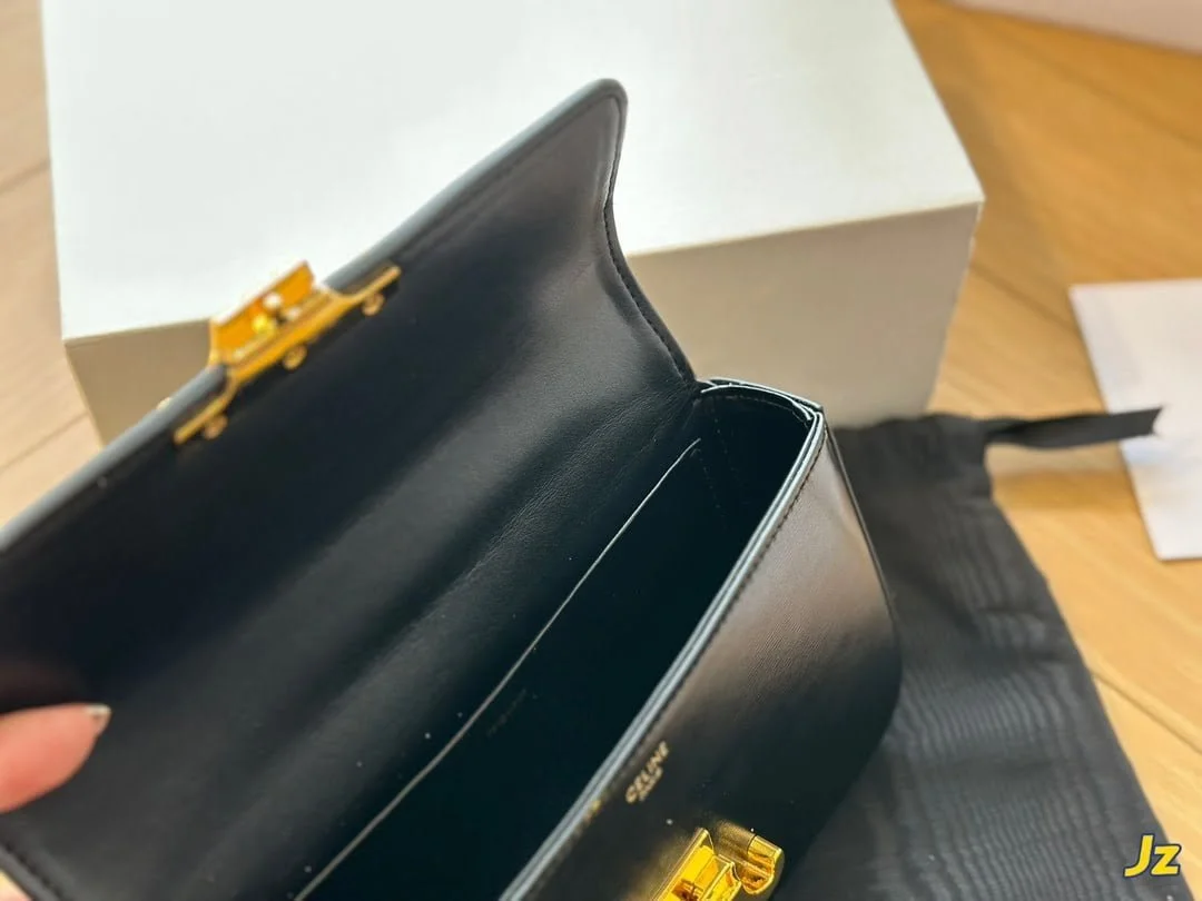 CELINE TRIOMPHE Crossbody bag Black Size: 20cm - LITELUX