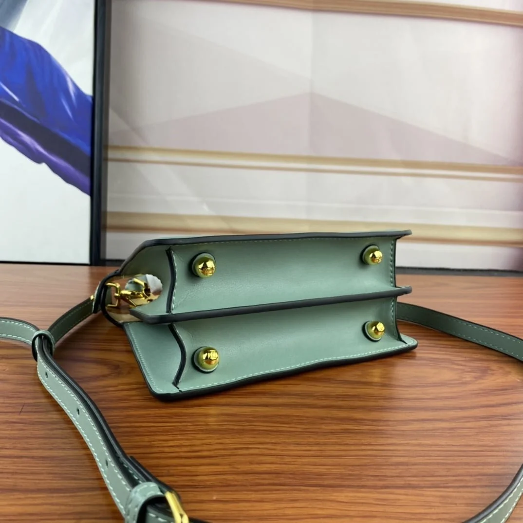 FENDI PeekaboolseeuPetite  0778  size: 20*15.5*11CM - LITELUX