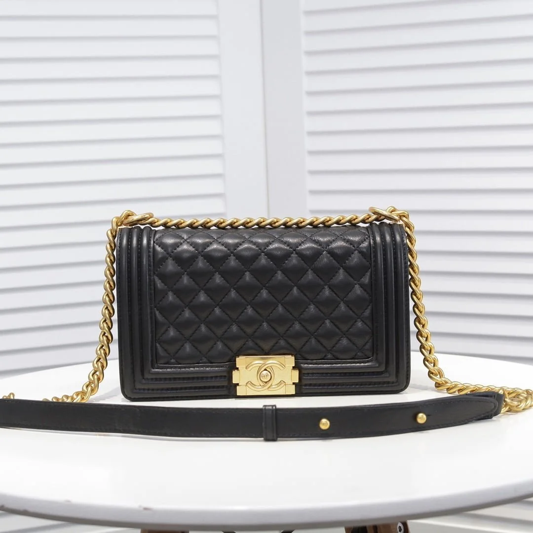 Chanel Lamb skin chain crossbody bag with gold hardware size: 25*15*9cm - LITELUX