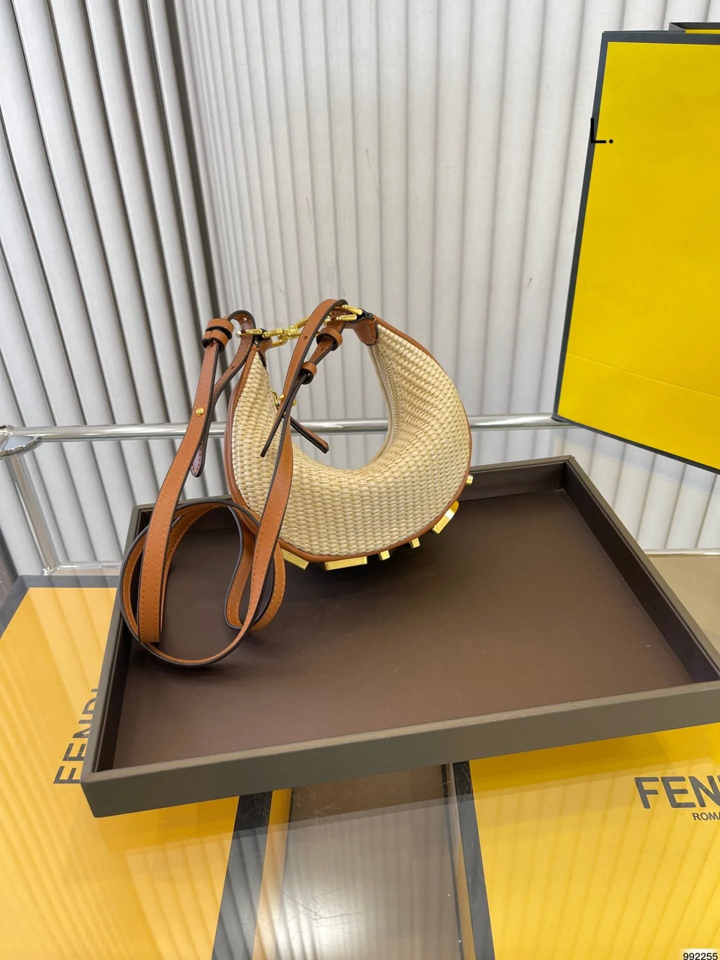 FENDI mini Straw half moon bag Pink Size: 18*9cm - LITELUX