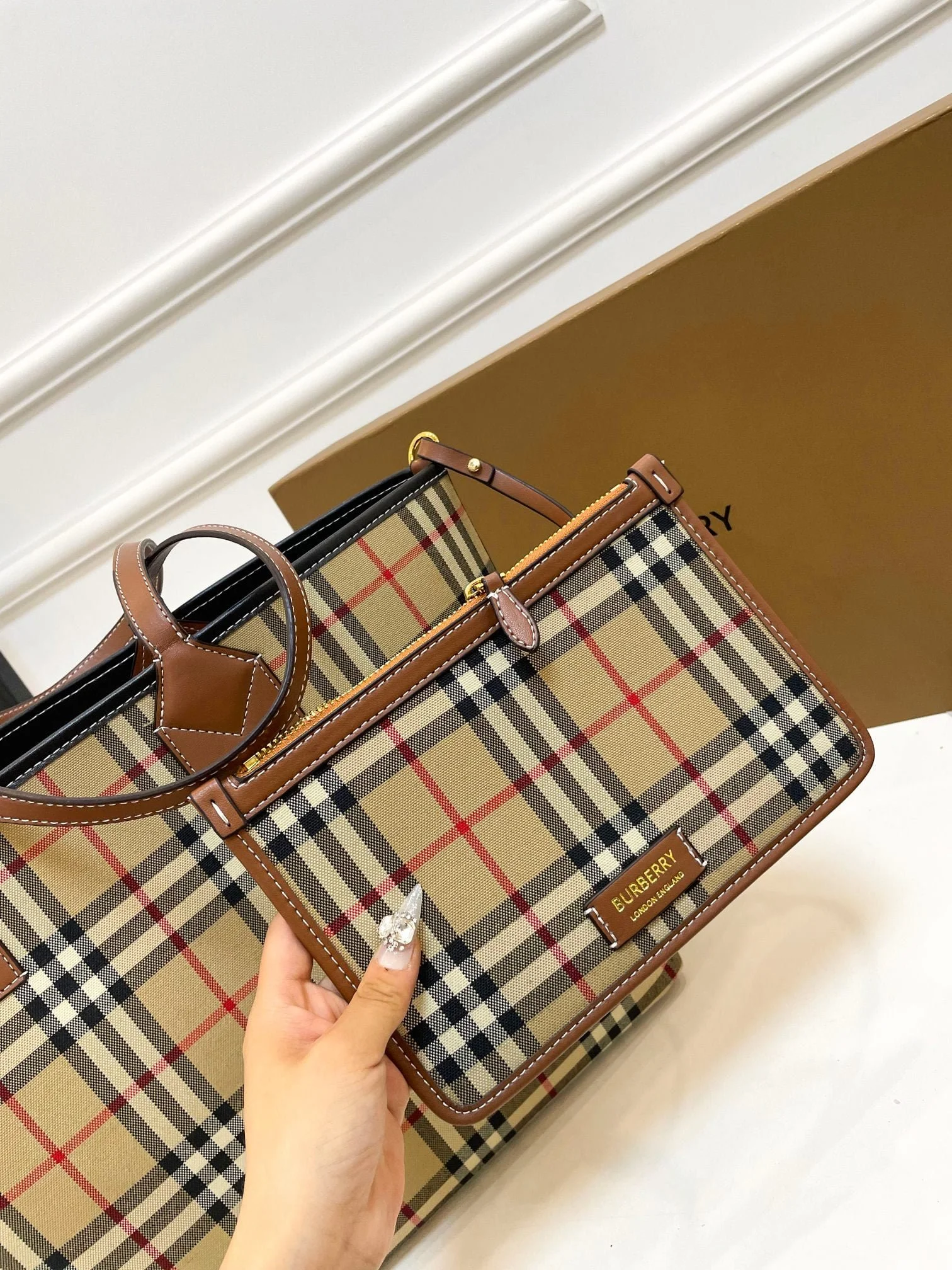 Burberry tote shopping bag with small wallet size: 35*16*29cm - LITELUX