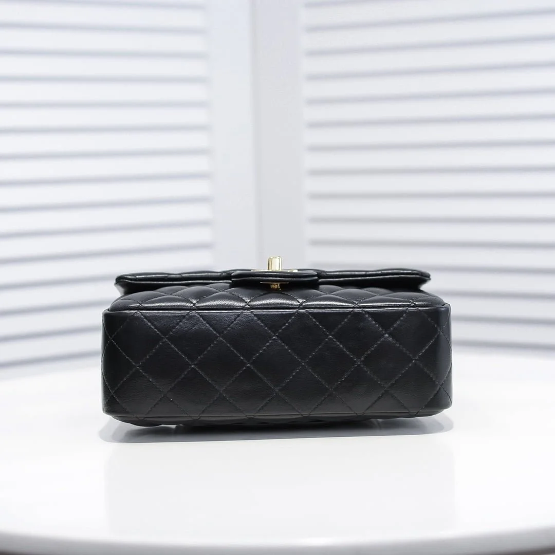 Chanel Lamb skin chain crossbody bag with gold hardware 1116 SIZE: 20*14*7cm/25.5*16*6.5cm/30*18*8cm - LITELUX