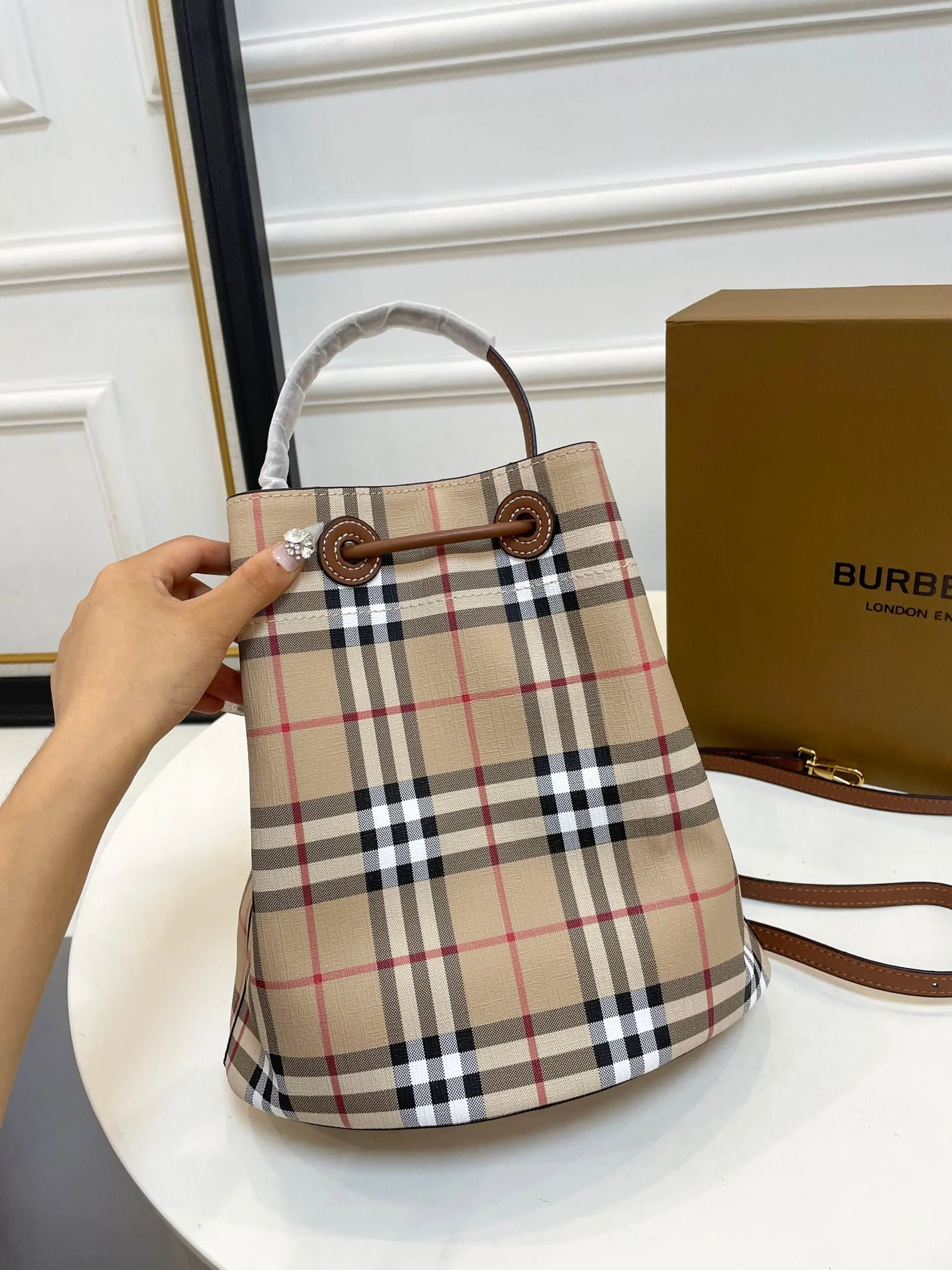 Burberry Bucket bag size: 26*8cm - LITELUX