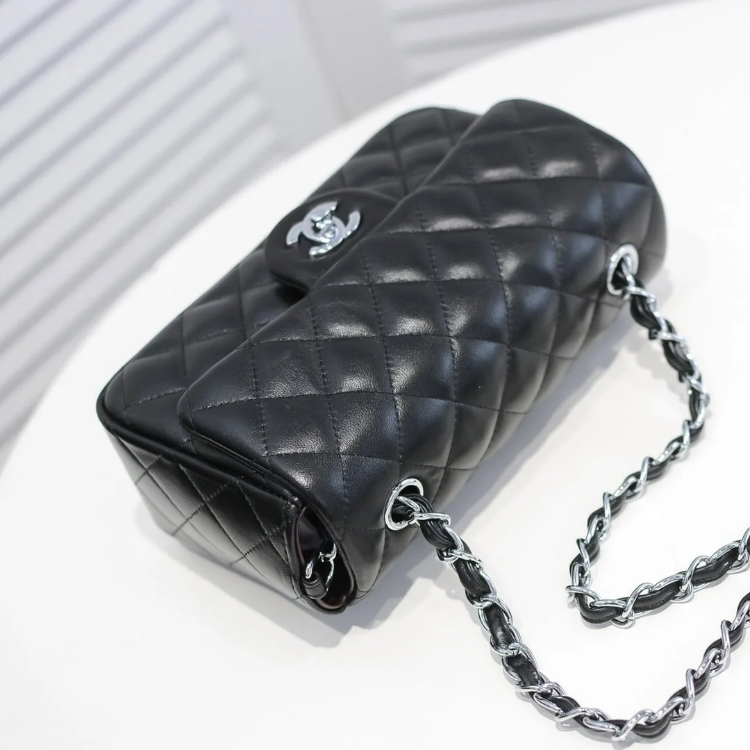 Chanel Lamb skin chain crossbody bag with sliver hardware 1116 SIZE: 20*14*7cm/25.5*16*6.5cm/30*18*8cm - LITELUX