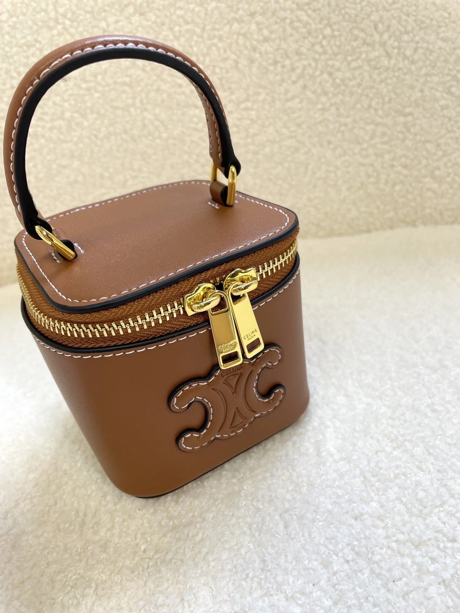 CELINE 23s Spring/Summer – Mini smooth leather makeup case brown 8080 Size: 9.5* 8* 9cm - LITELUX