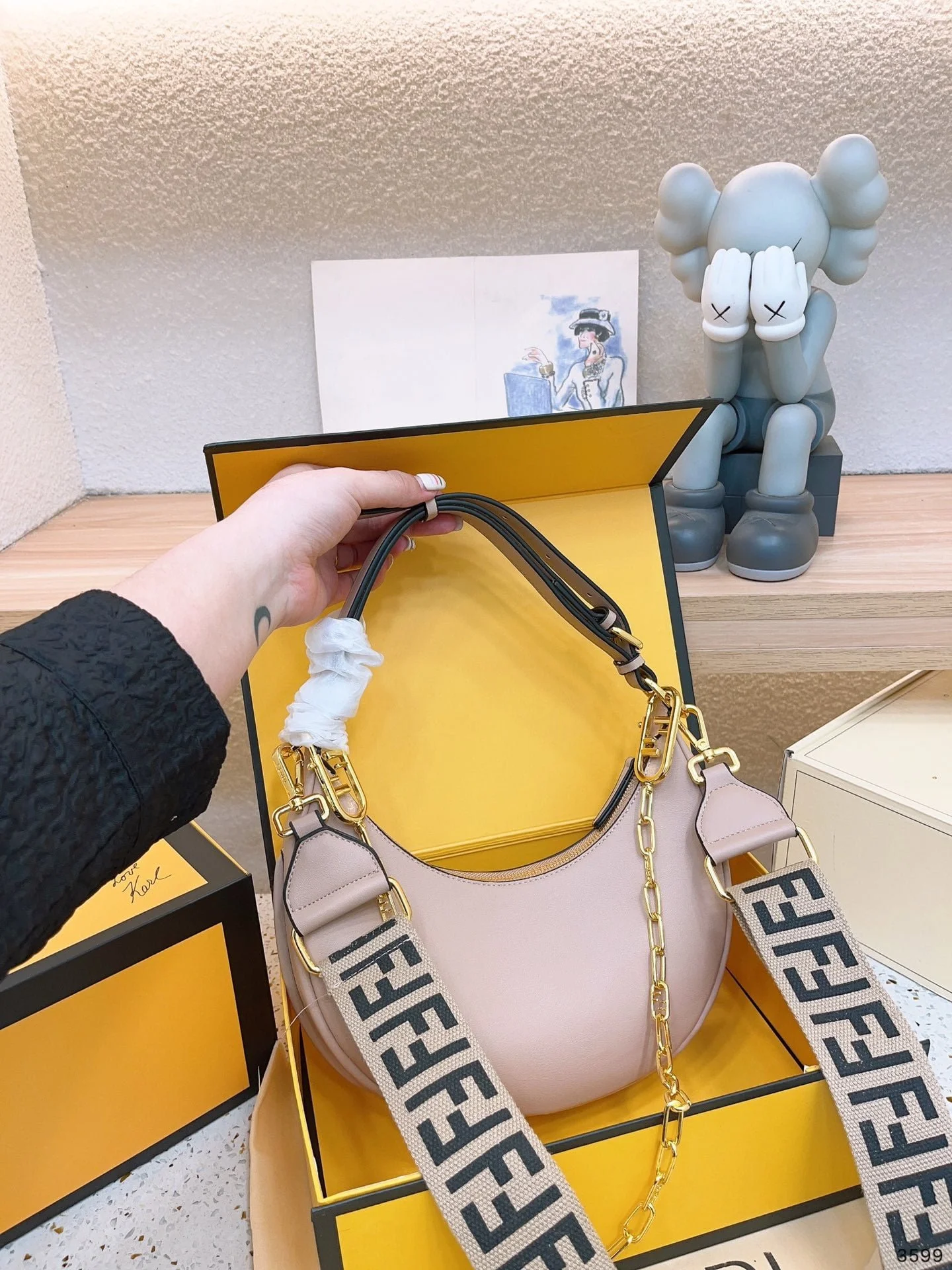 FENDI Patent leather half moon bag Light Pink with chain strap Size: 34*16cm - LITELUX
