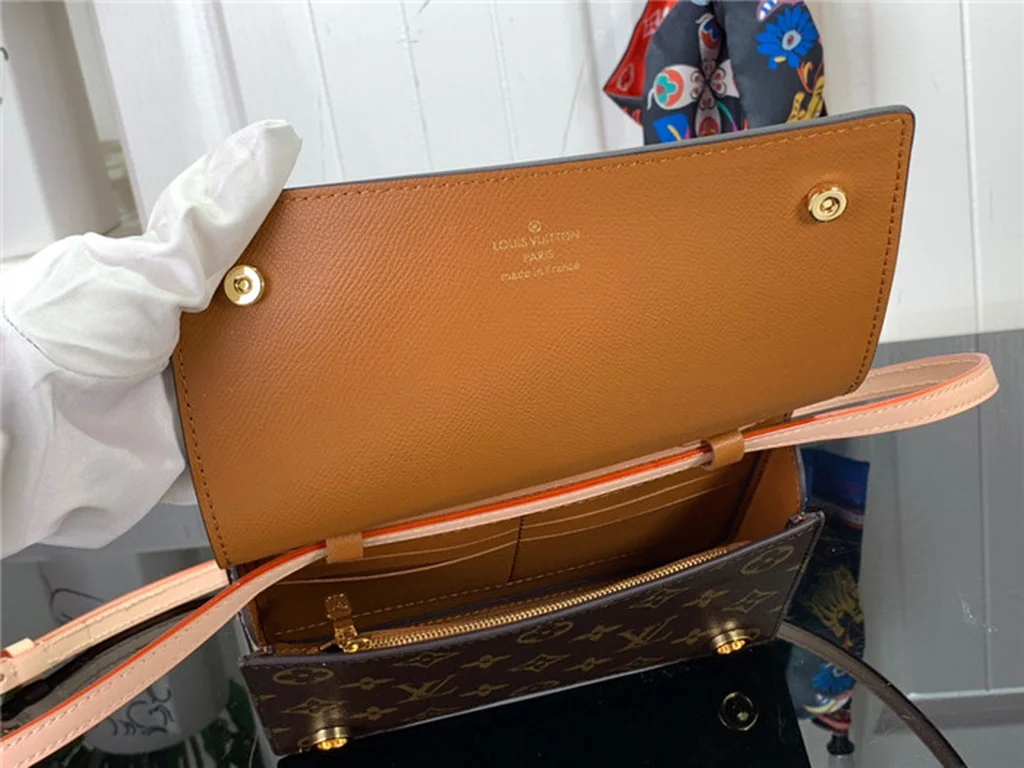 2023 Louis Vuitton Book Chain Wallet Bag M81831 - LITELUX