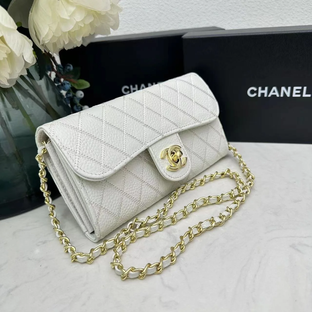 Chanel chain crossbody bag diamond and litchi cowhide White 50098 size: 19*10*3.5cm - LITELUX