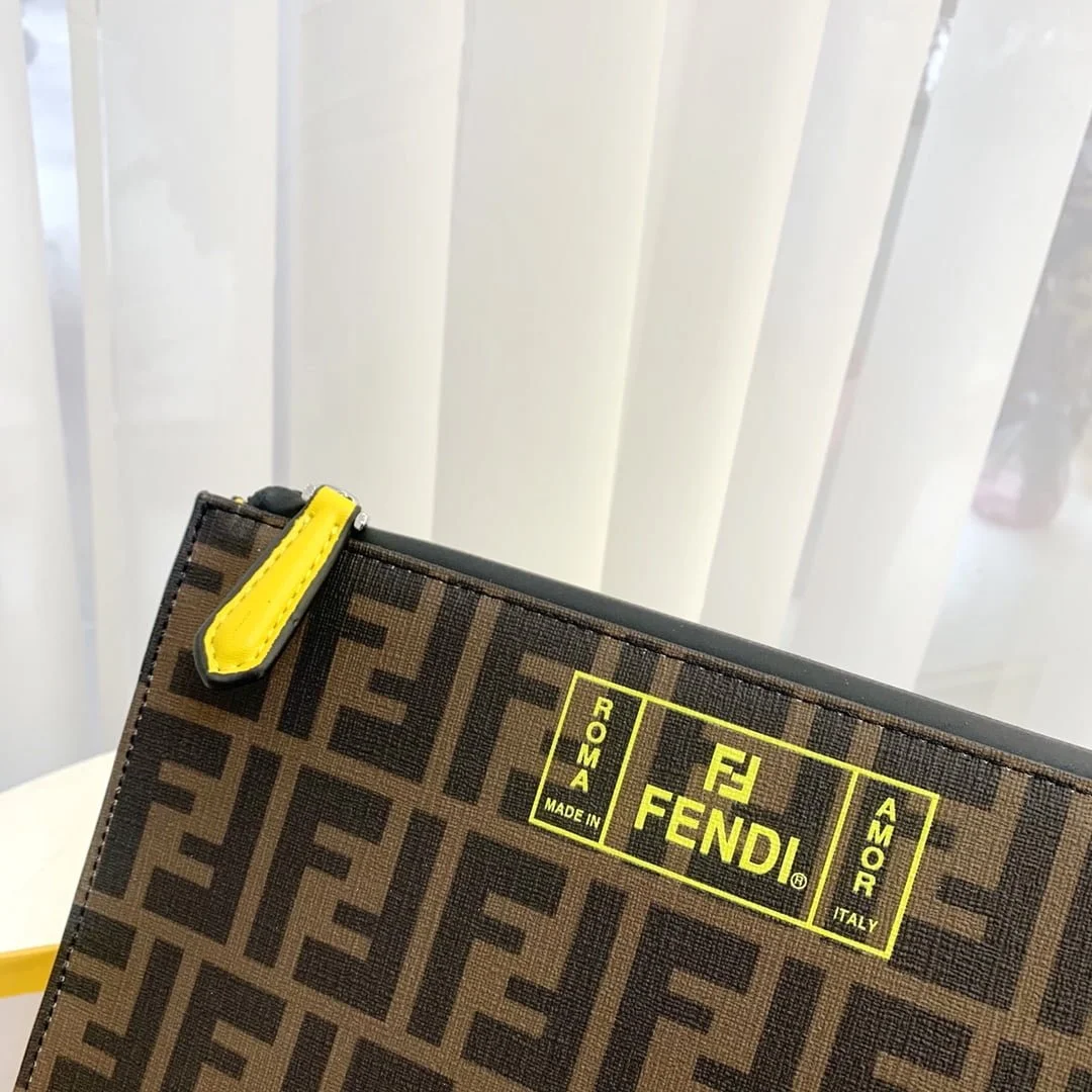 FENDI Large capacity Handbag Size: 20 * 30cm - LITELUX