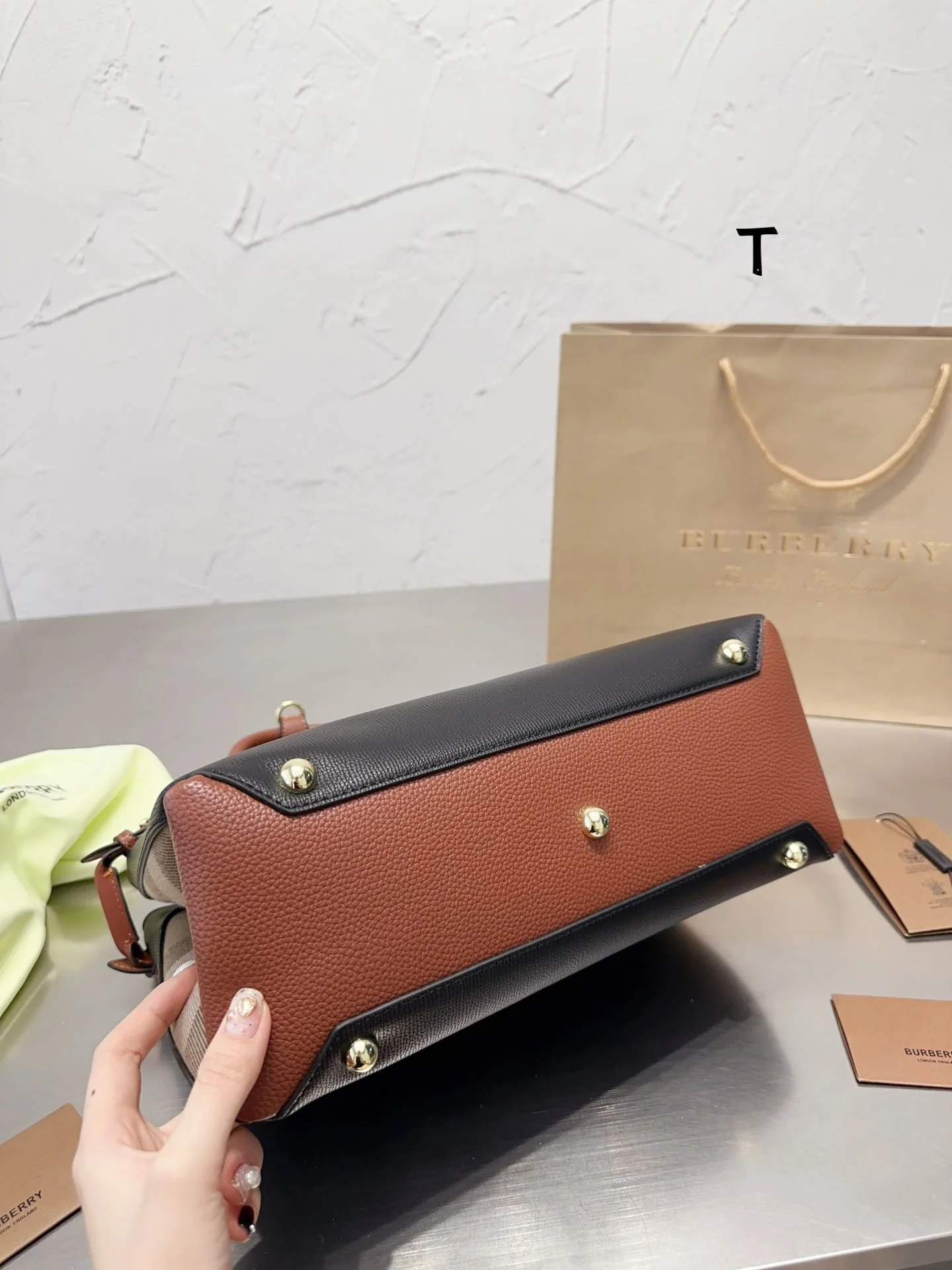 Burberry Tote handbag size:  33 26cm - LITELUX