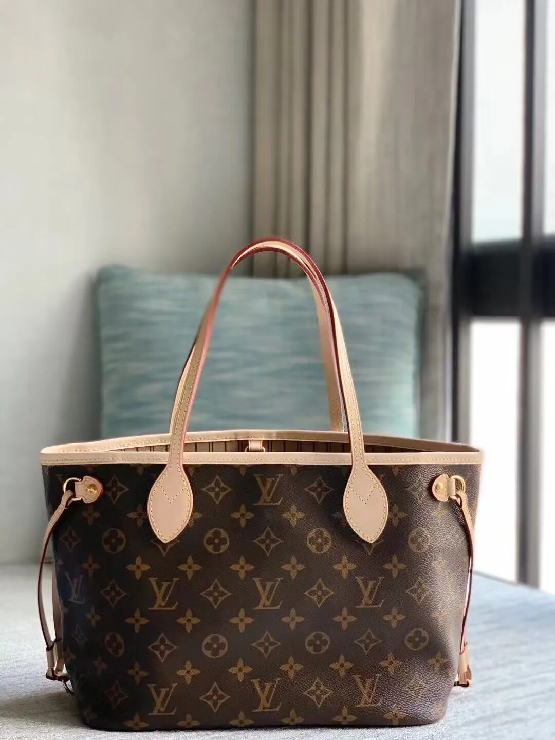 Louis Vuitton bag - LITELUX