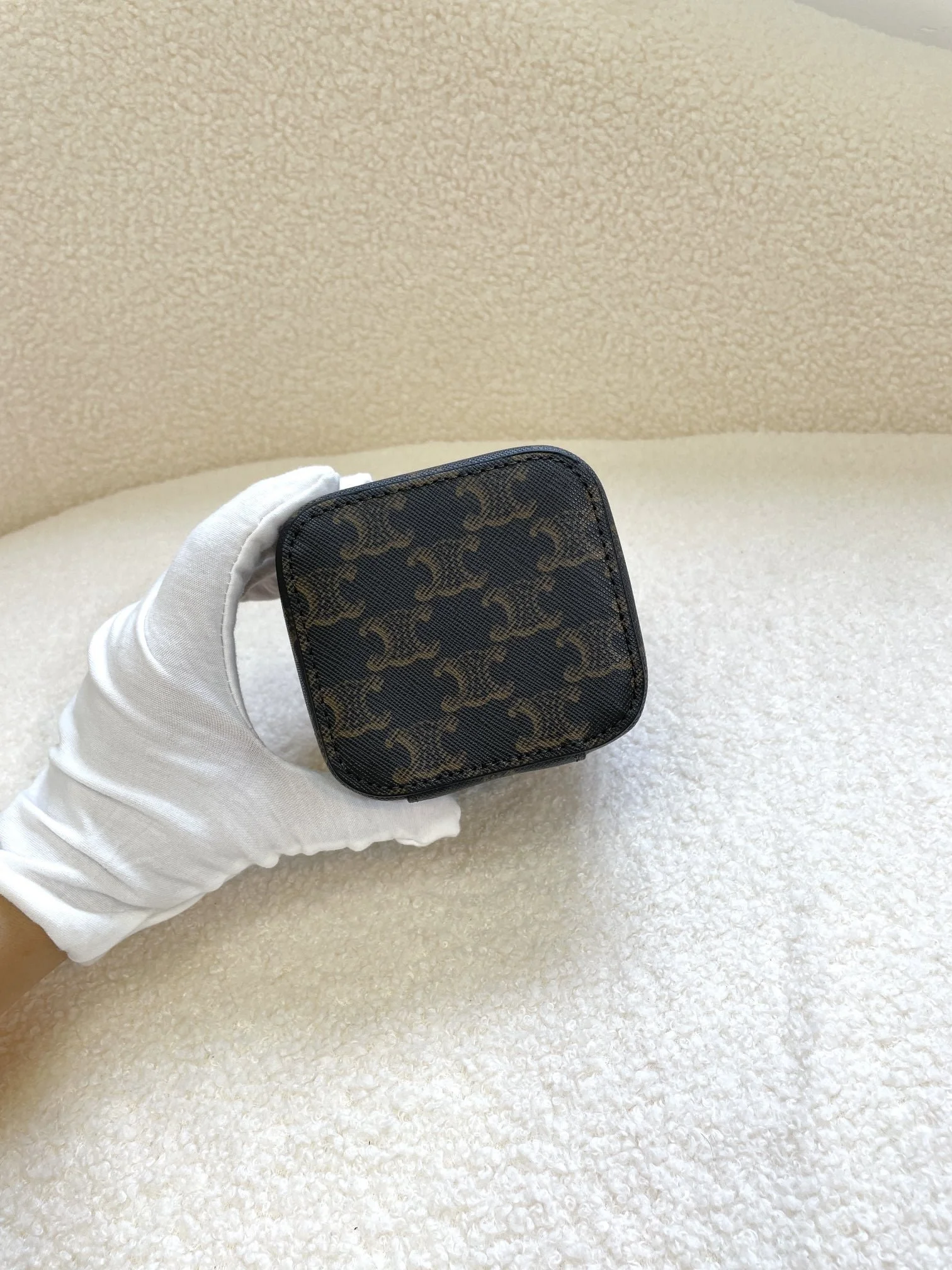 CELINE 23s Spring/Summer – Mini smooth leather makeup case Presbyopia pattern 8080 Size: 9.5* 8* 9cm - LITELUX
