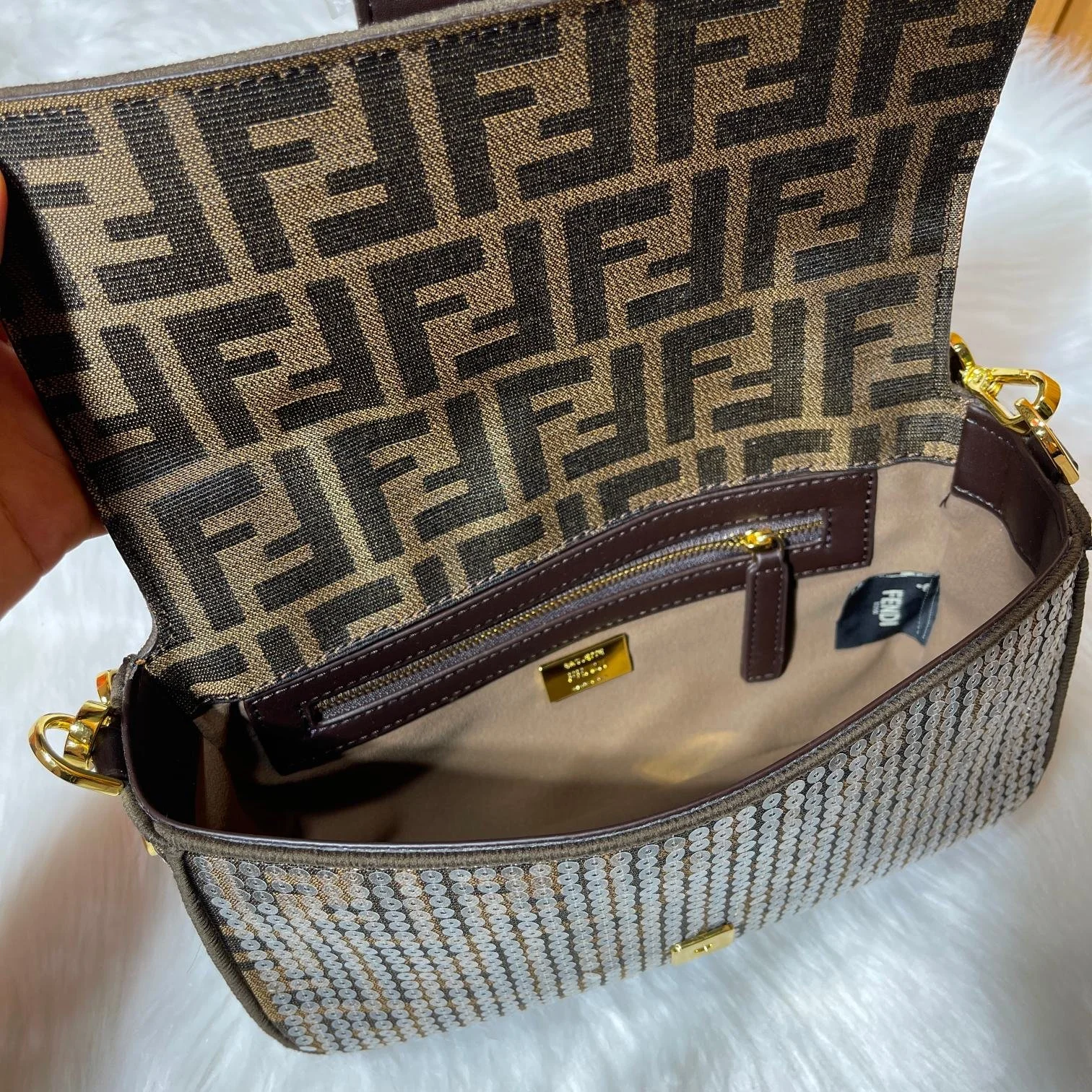 FENDI baguette bag with beads F2029 Size: 26*5*15CM - LITELUX