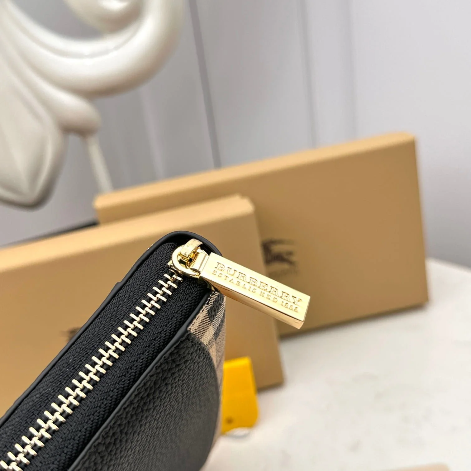 Burberry cowhide long wallet 6660101 size: 19*10*2.5cm - LITELUX