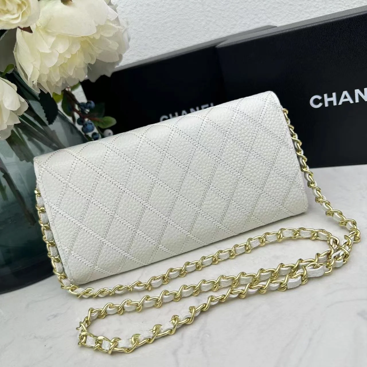 Chanel chain crossbody bag diamond and litchi cowhide White 50098 size: 19*10*3.5cm - LITELUX