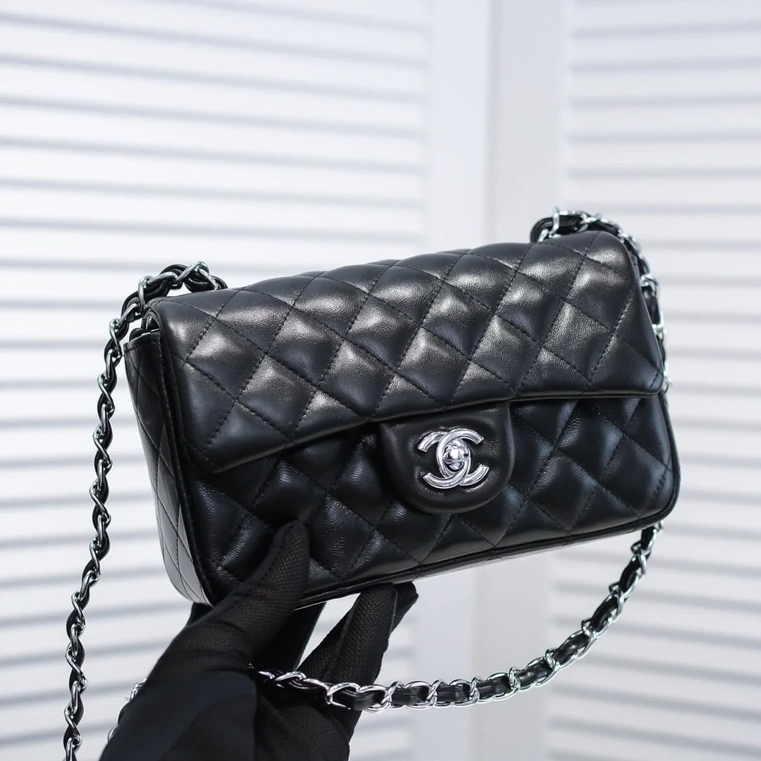 Chanel Lamb skin chain crossbody bag with sliver hardware 1116 SIZE: 20*14*7cm/25.5*16*6.5cm/30*18*8cm - LITELUX