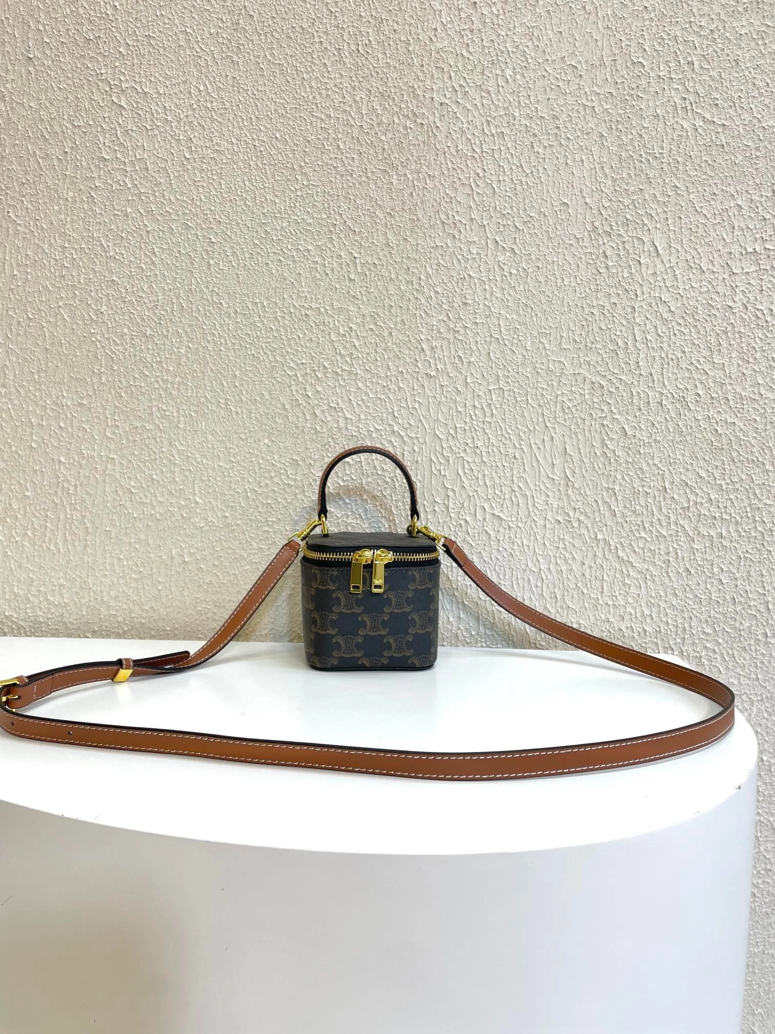 CELINE 23s Spring/Summer – Mini smooth leather makeup case Presbyopia pattern 8080 Size: 9.5* 8* 9cm - LITELUX