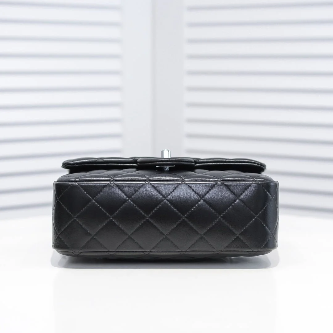 Chanel Lamb skin chain crossbody bag with sliver hardware 1116 SIZE: 20*14*7cm/25.5*16*6.5cm/30*18*8cm - LITELUX