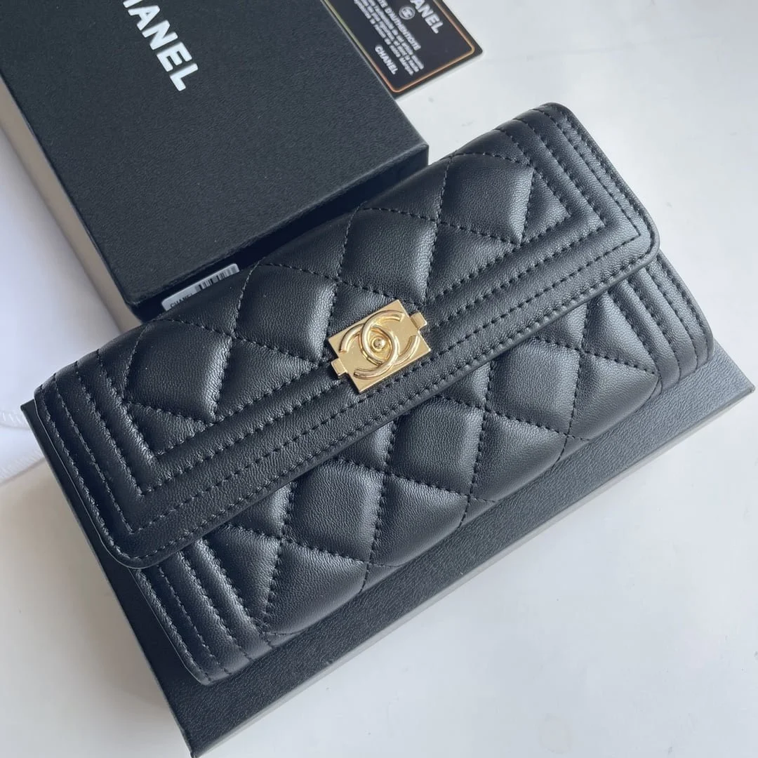Chanel sheepskin Clutch bag with gold hardware size: 19*10cm - LITELUX