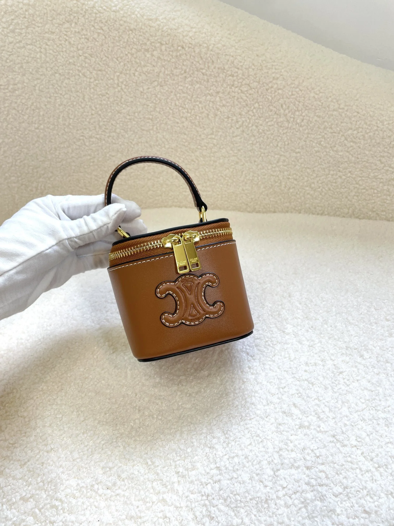 CELINE 23s Spring/Summer – Mini smooth leather makeup case brown 8080 Size: 9.5* 8* 9cm - LITELUX