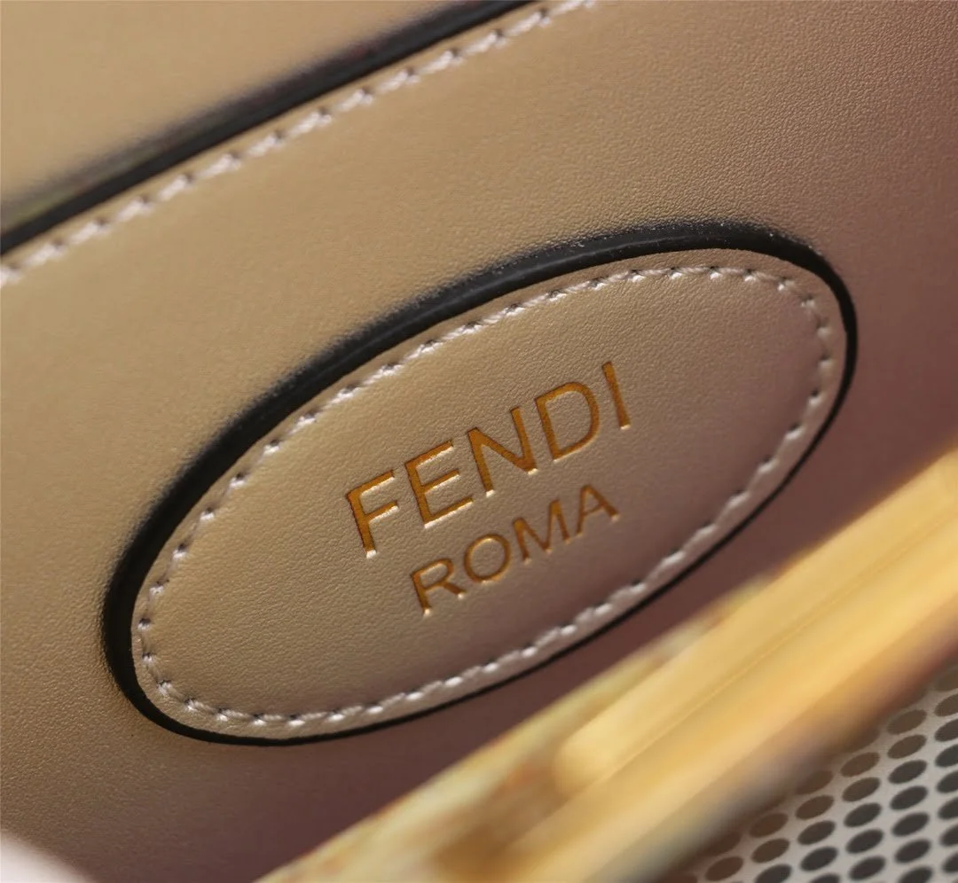 FENDI Iseeu Clip bag size:33* 24.5cm/ 24 *20cm - LITELUX