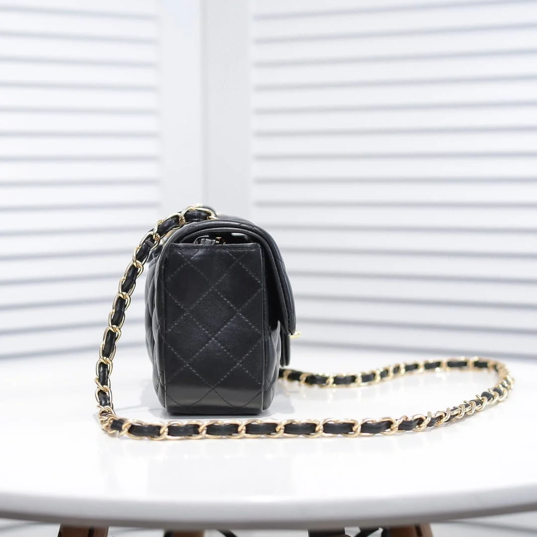 Chanel Lamb skin chain crossbody bag with gold hardware 1116 SIZE: 20*14*7cm/25.5*16*6.5cm/30*18*8cm - LITELUX