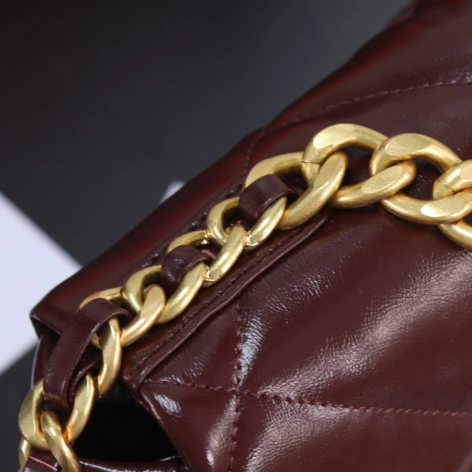 Chanel Wine red oil wax skin Chain crossbody bag Size:26cm - LITELUX