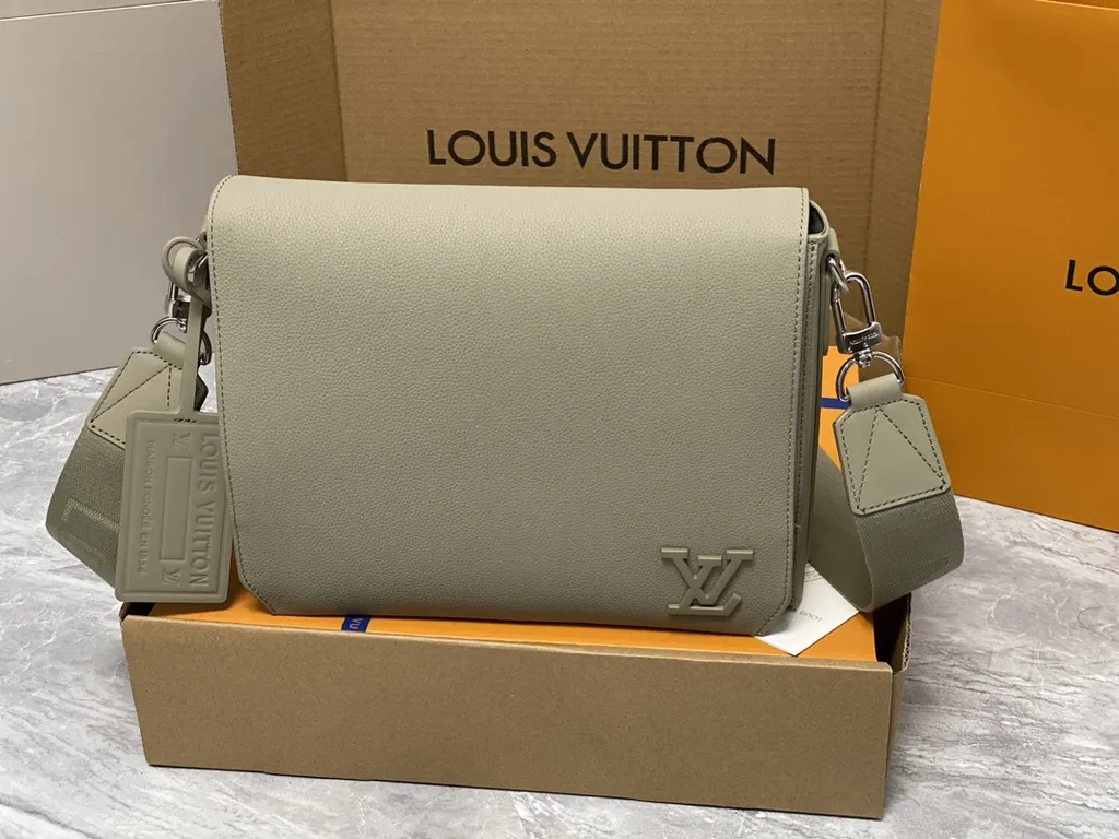 Louis Vuitton bag - LITELUX