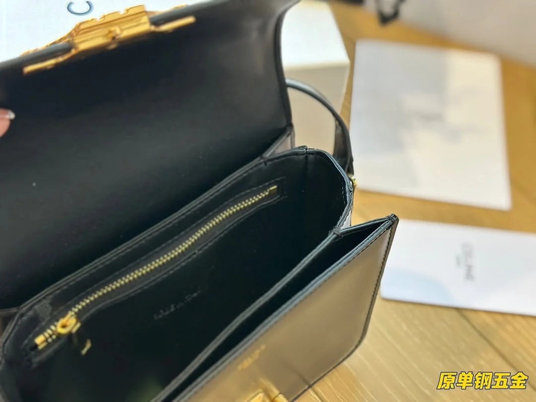CELINE TRIOMPHE Crossbody bag Black size: 19*15cm - LITELUX