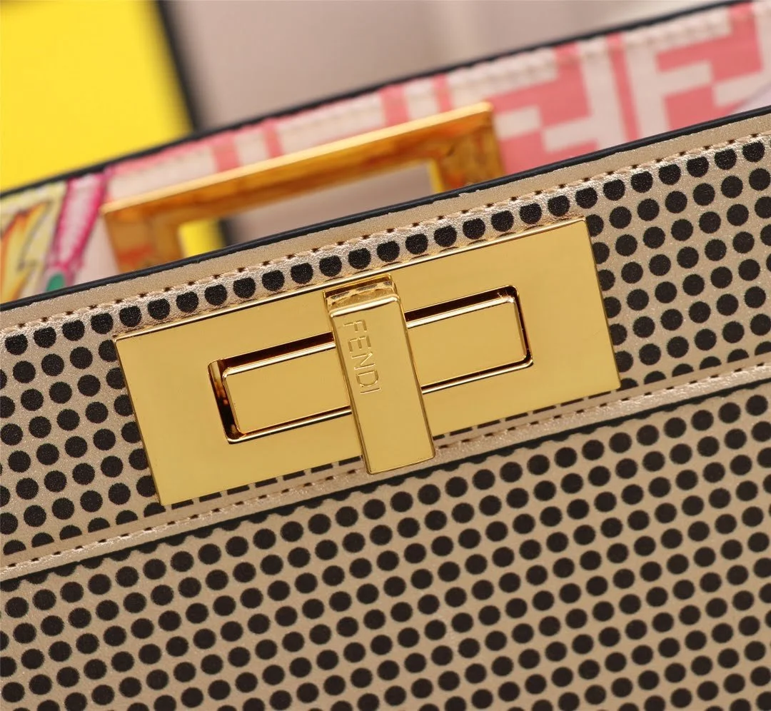 FENDI Iseeu Clip bag size:33* 24.5cm/ 24 *20cm - LITELUX