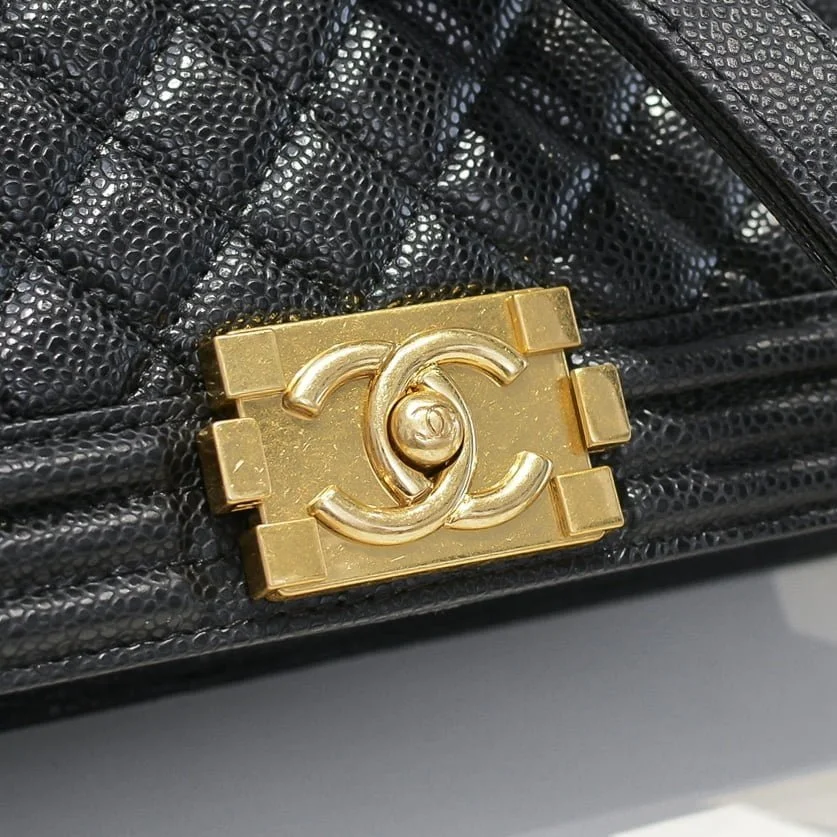 Chanel Cowhide caviar with gold hardware size: 25*15*9cm - LITELUX