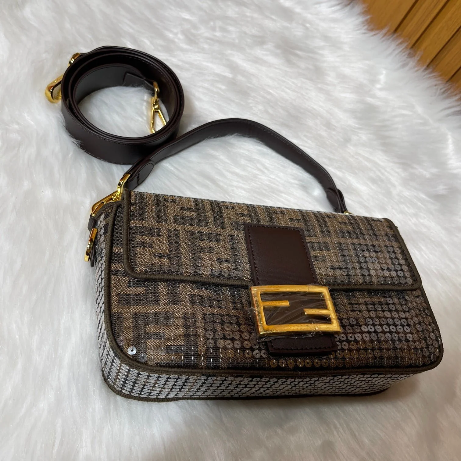 FENDI baguette bag with beads F2029 Size: 26*5*15CM - LITELUX