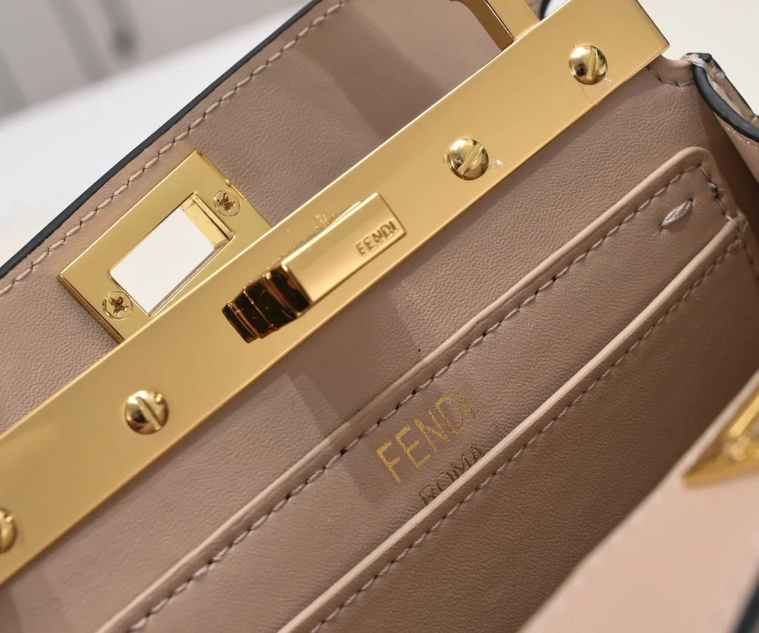 FENDI Peekaboo Grey 23ss 335 Size: 20*15cm - LITELUX
