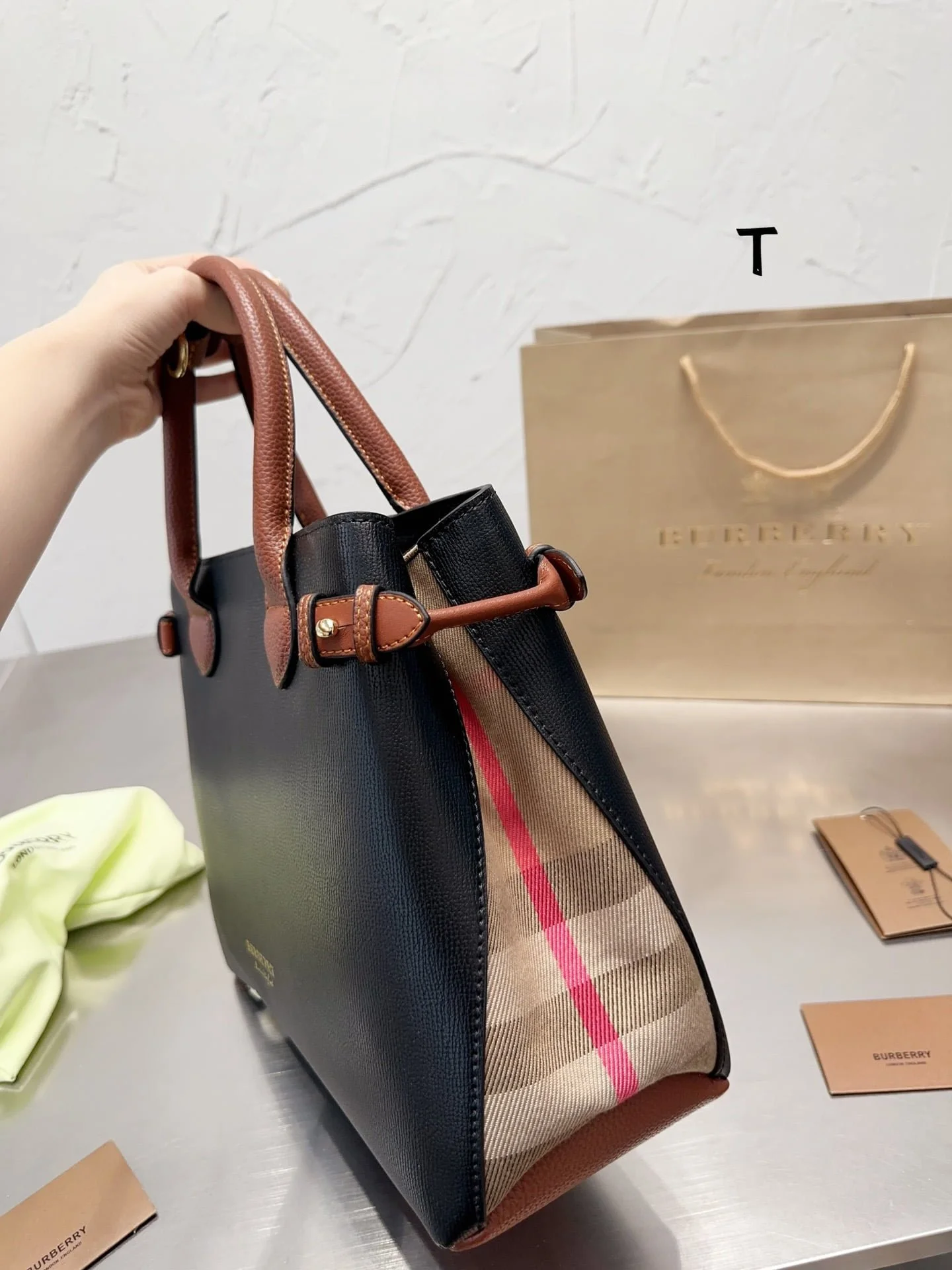 Burberry Tote handbag size:  33 26cm - LITELUX