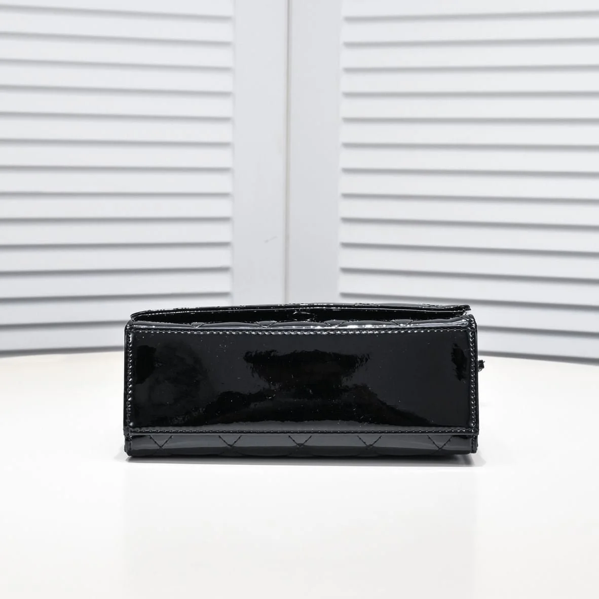 Chanel small fragrant wind Ringer chain small square bag first layer oil wax 3081 size: 20*21cm - LITELUX
