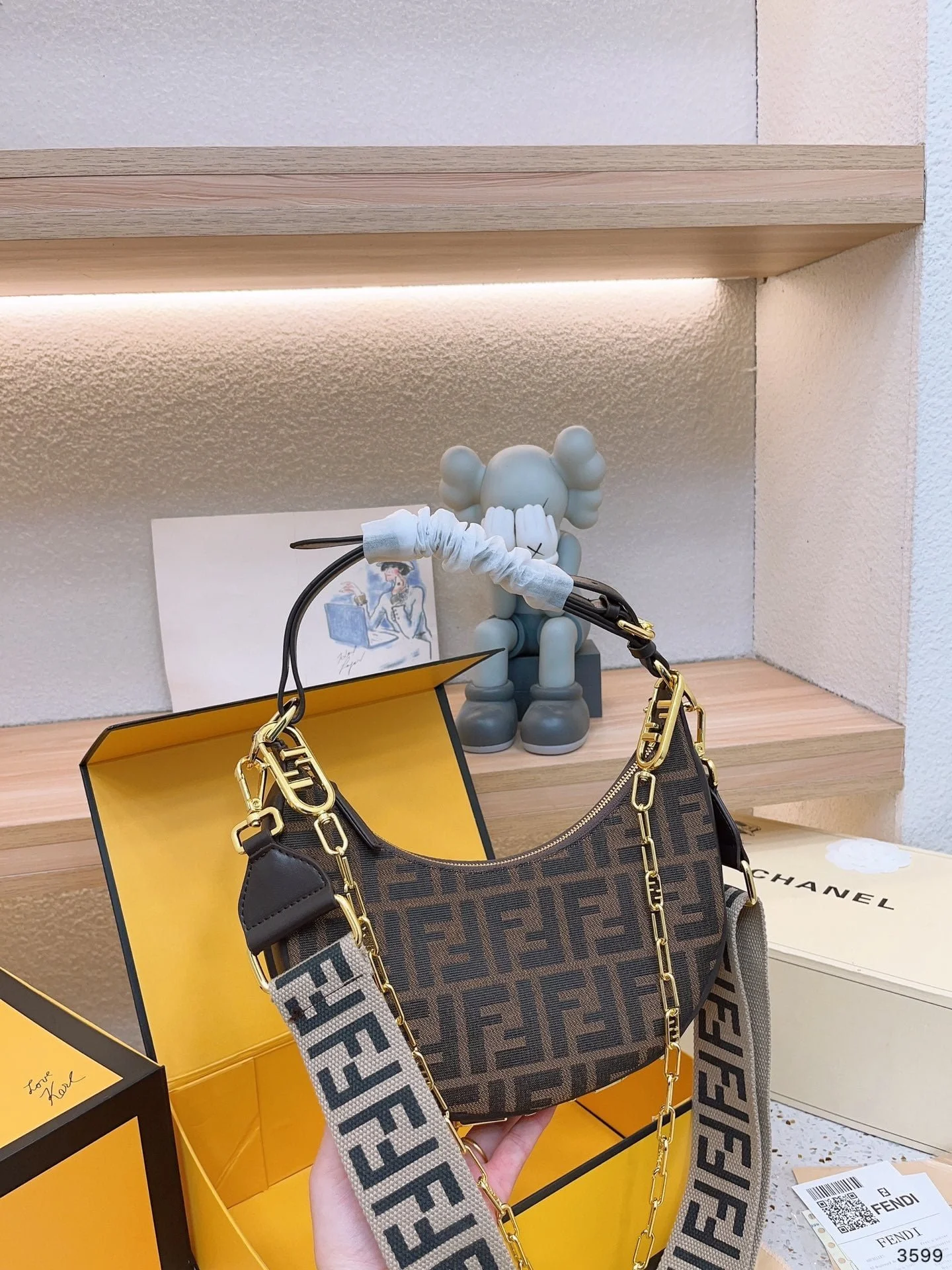 FENDI half moon bag Underarm bag with chain strap Size: 25*18cm - LITELUX