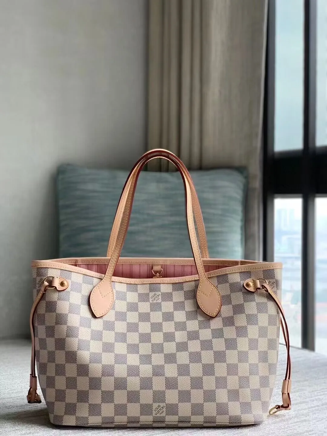 Louis Vuitton bag - LITELUX