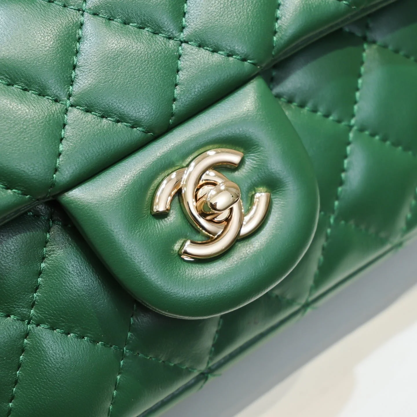 Chanel Lamb skin chain crossbody bag green 1116 SIZE: 20*14*7cm - LITELUX