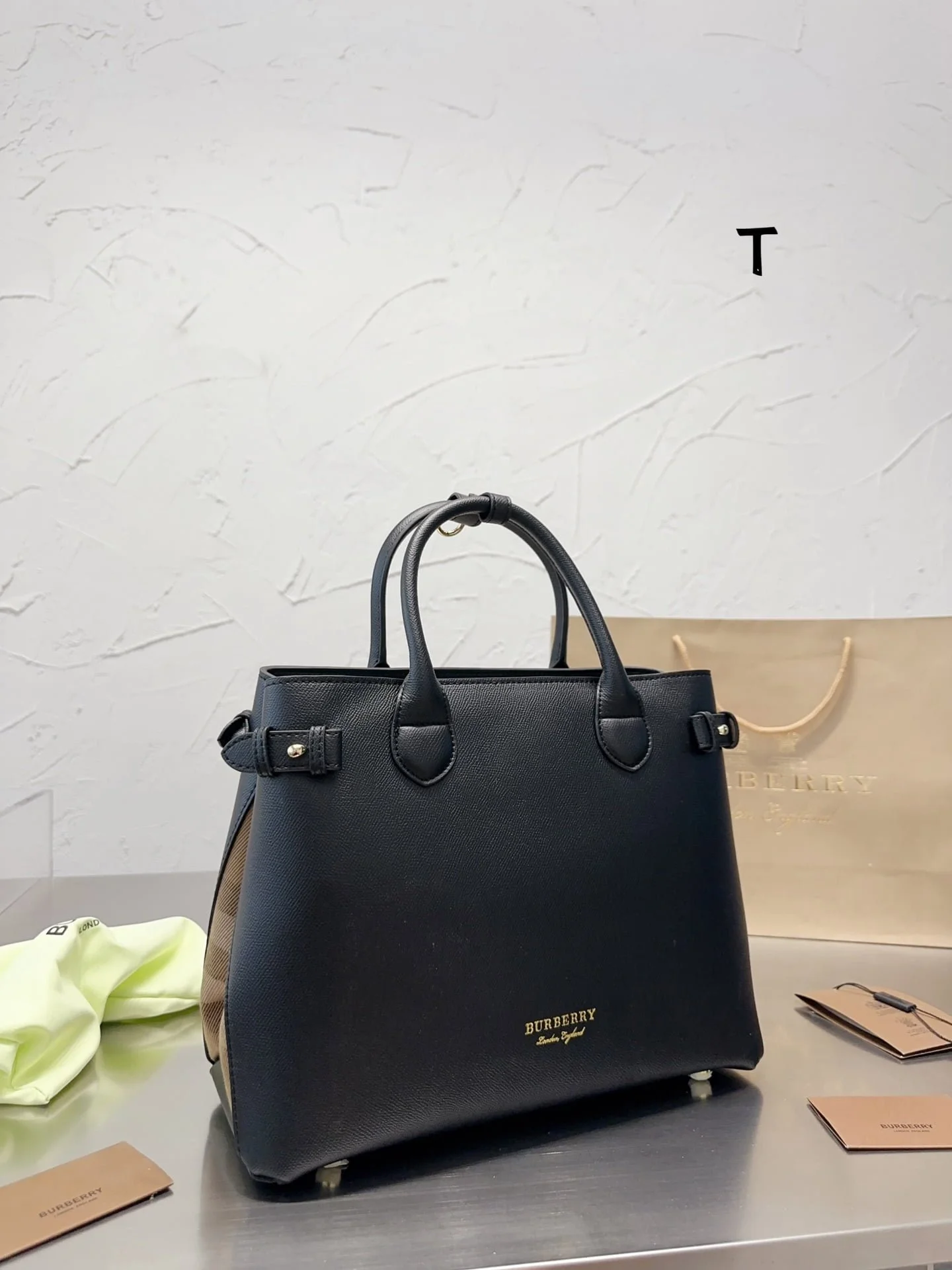 Burberry Tote handbag size:  33 26cm - LITELUX