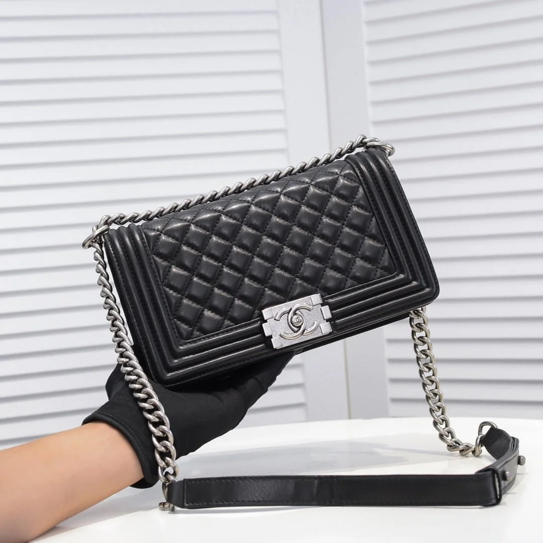 Chanel Lamb skin chain crossbody bag with sliver hardware size: 25*15*9cm - LITELUX