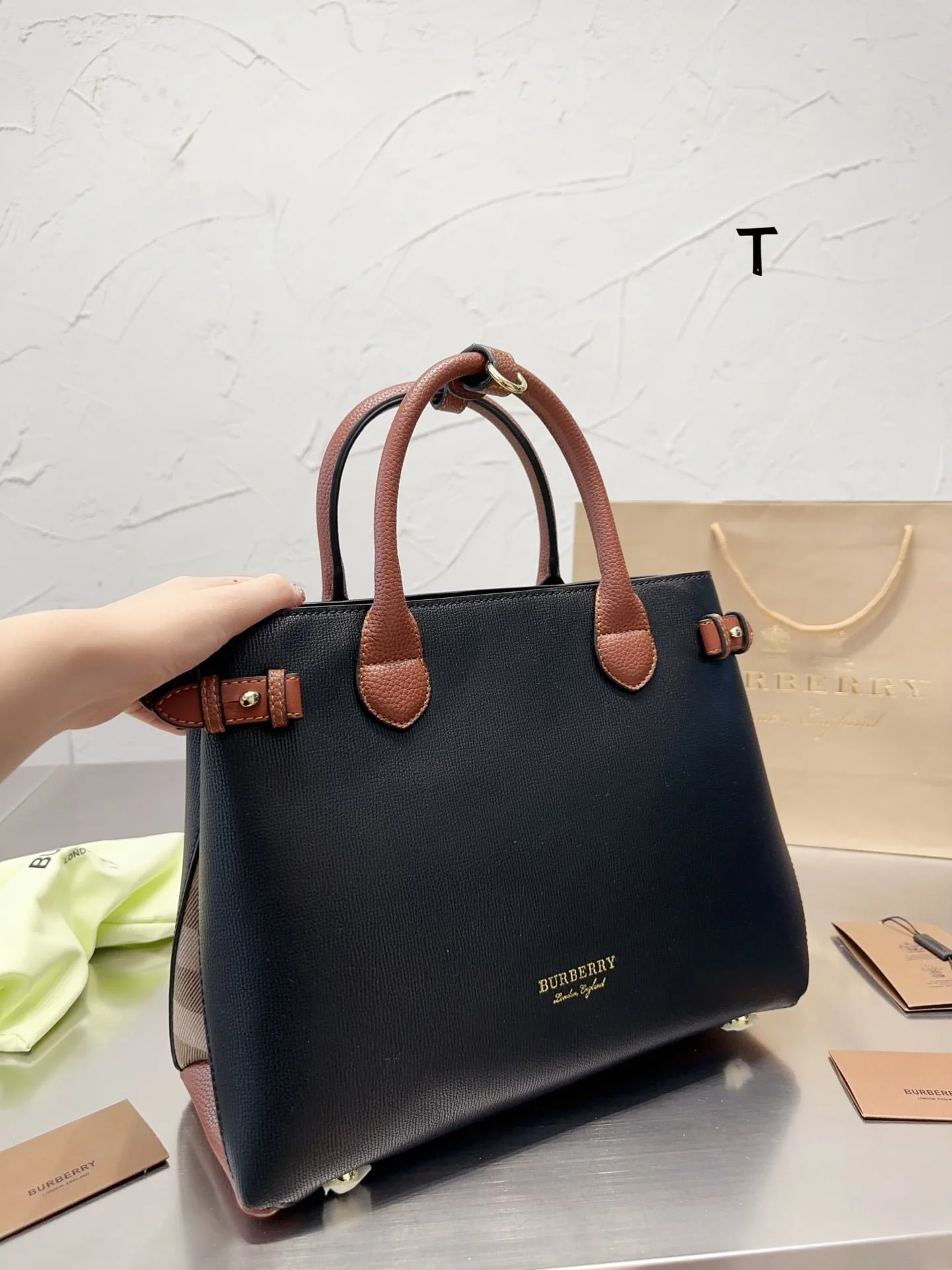 Burberry Tote handbag size:  33 26cm - LITELUX